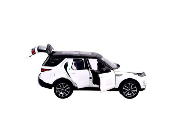 Range Rover Discovery 1:24 Die Cast Model-White
