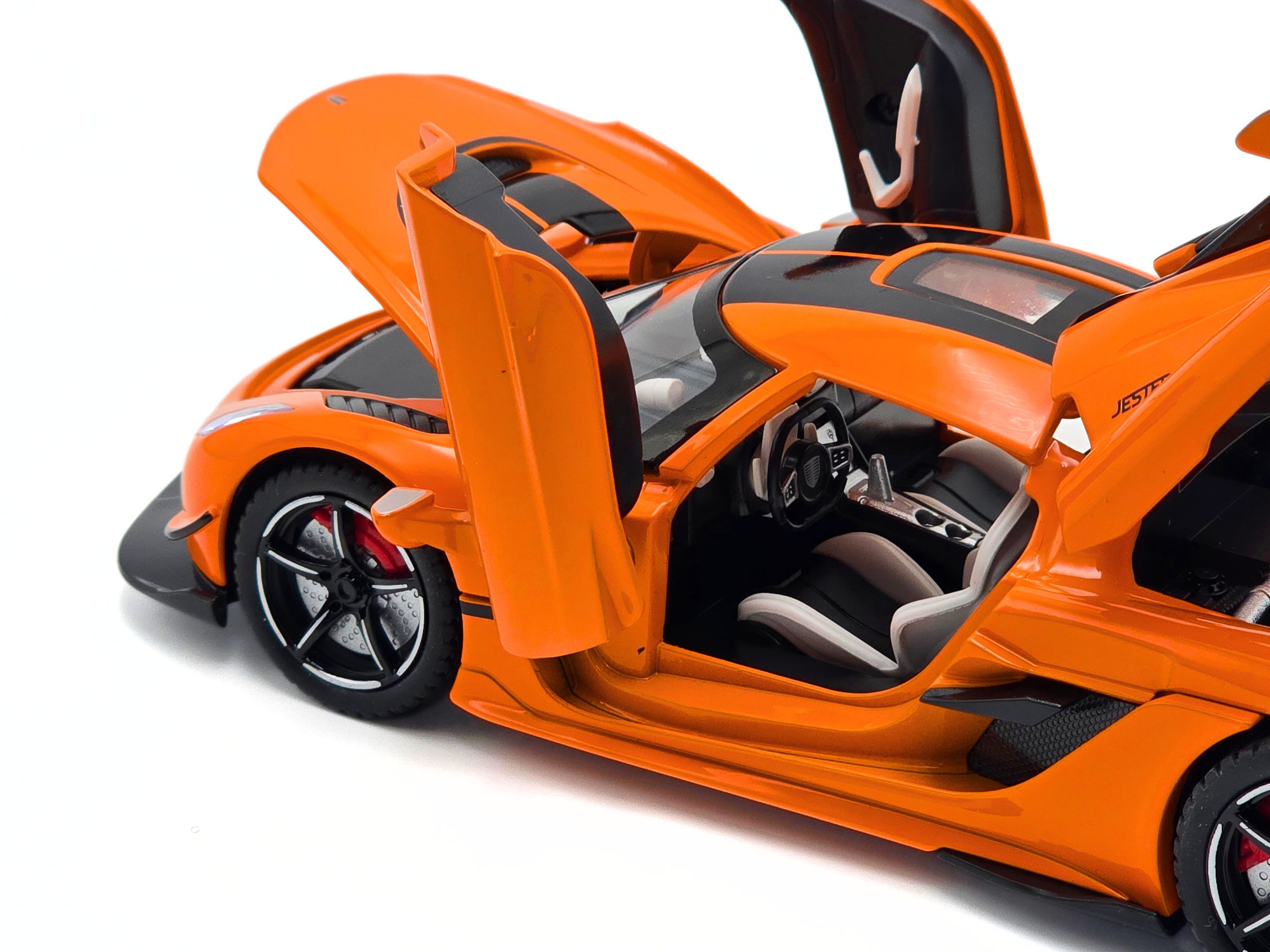 Koenigsegg Jesko 1:24 Die-Cast Model - Orange - Image 5