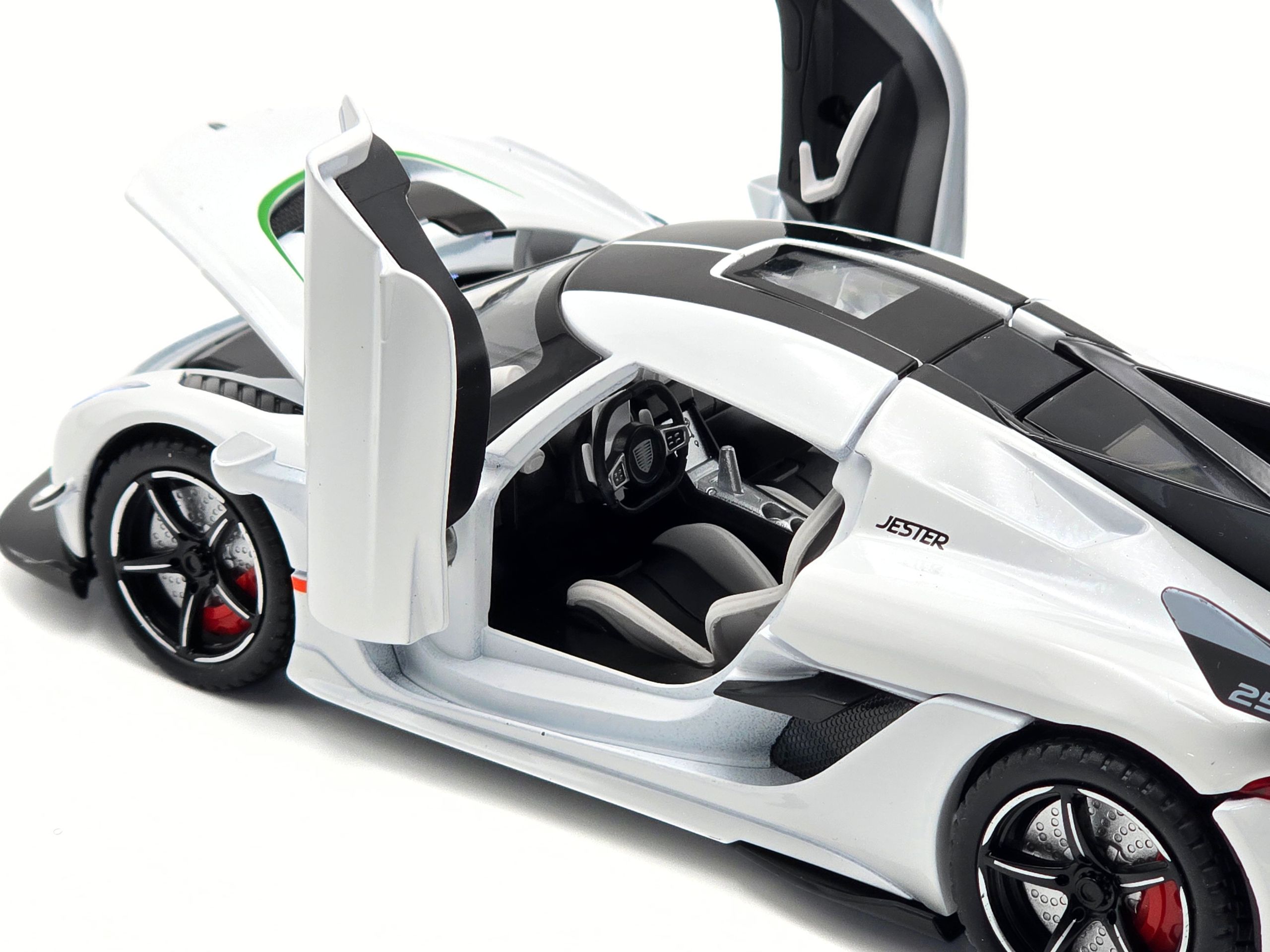 Koenigsegg Jesko 1:24 Die-Cast Model - White - Image 5