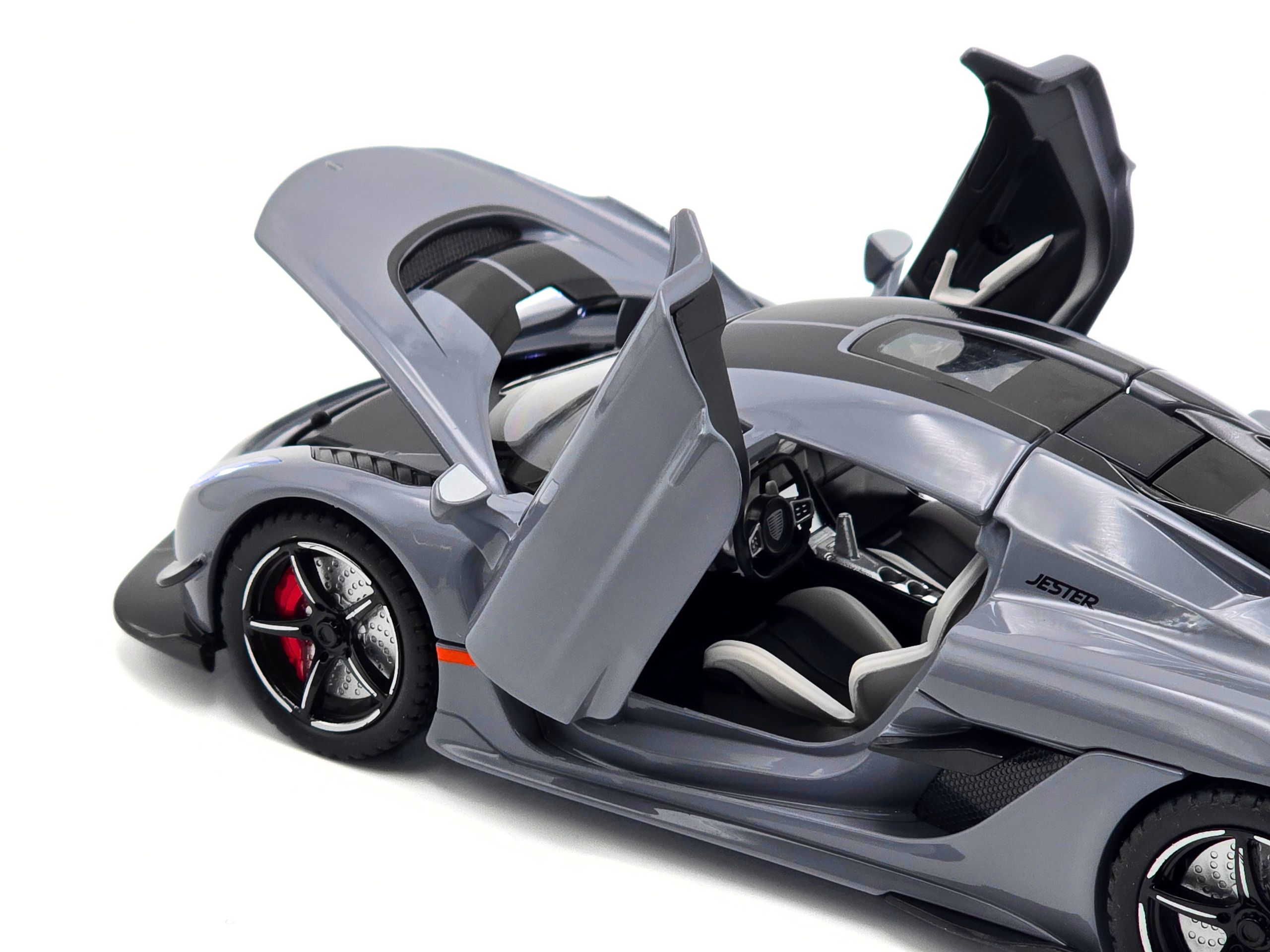 Koenigsegg Jesko 1:24 Die-Cast Model - Grey - Image 5
